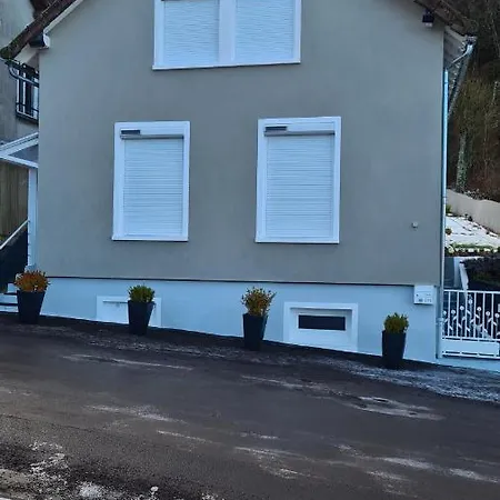 Dom wakacyjny House Sleeps 10 With Free Parking Bourboule