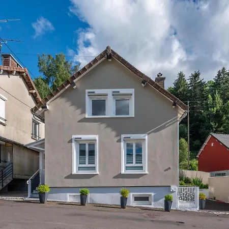 House Sleeps 10 With Free Parking