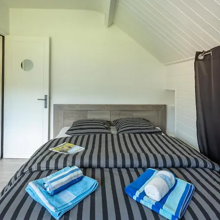 House Sleeps 10 With Free Parking