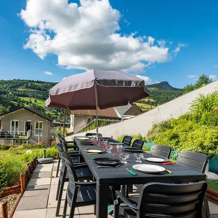 Dom wakacyjny House Sleeps 10 With Free Parking Bourboule